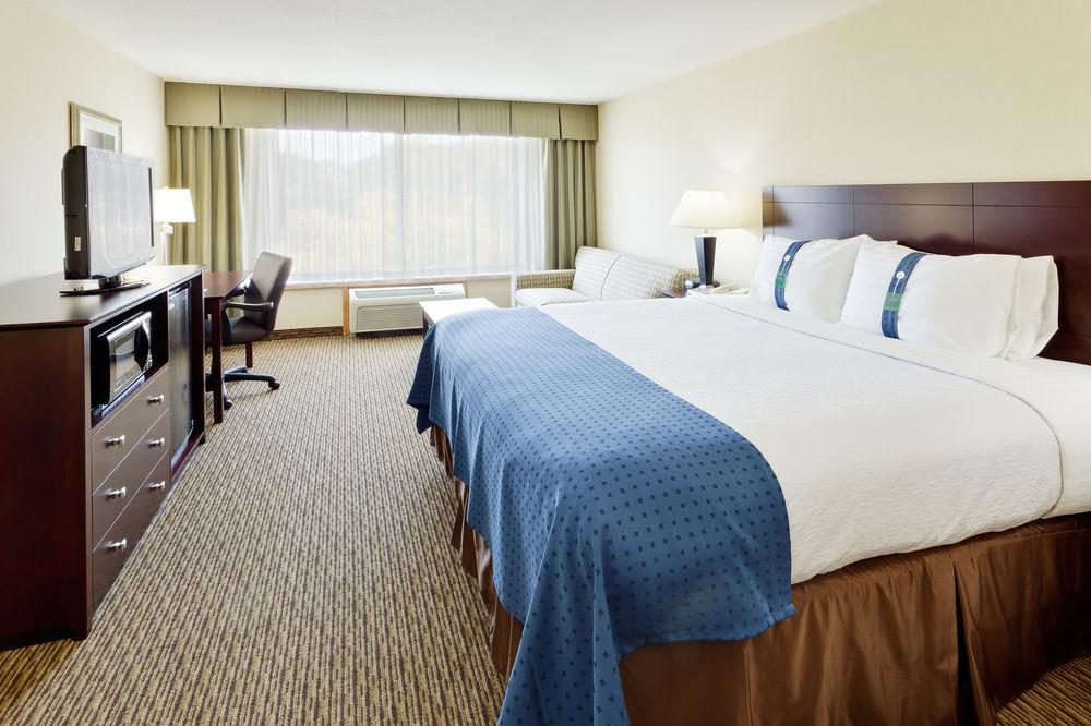 Fairfield Inn & Suites Springfield Enfield Exterior photo